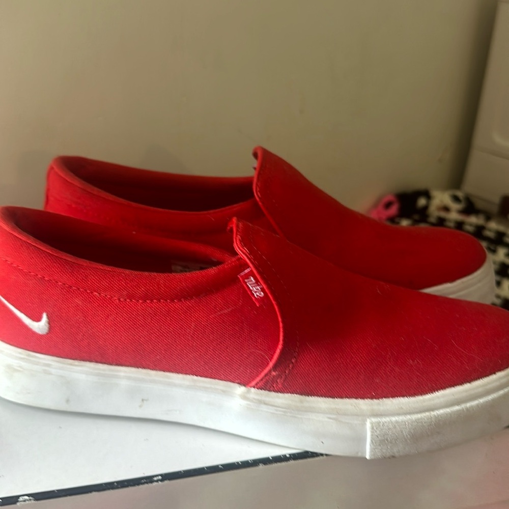Nike slip on